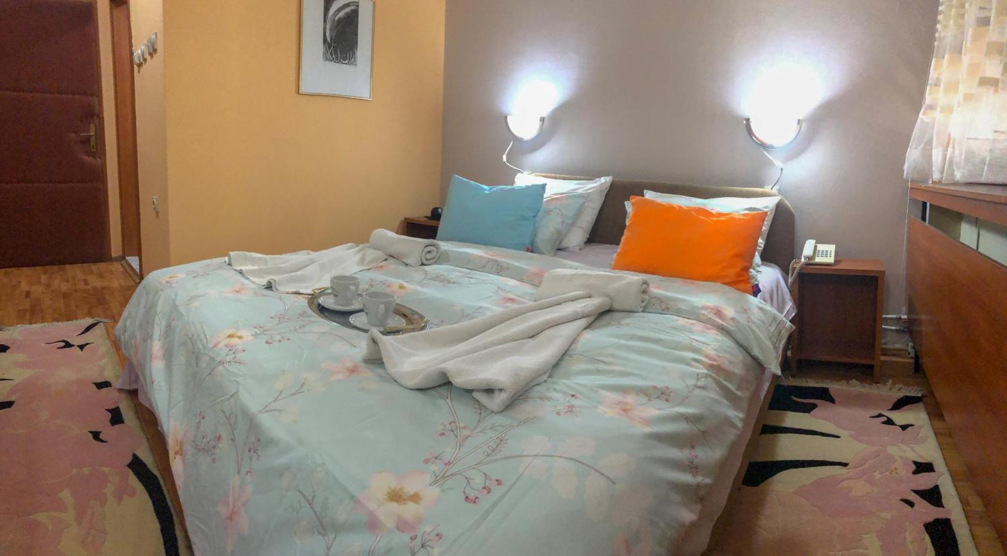 Hotel Square Скопье Экстерьер фото