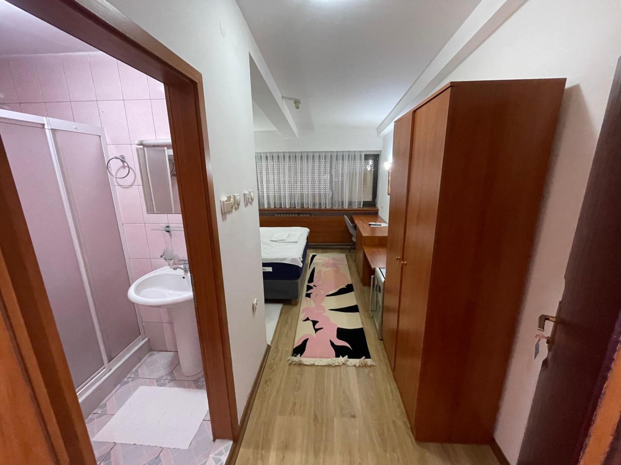 Hotel Square Скопье Экстерьер фото