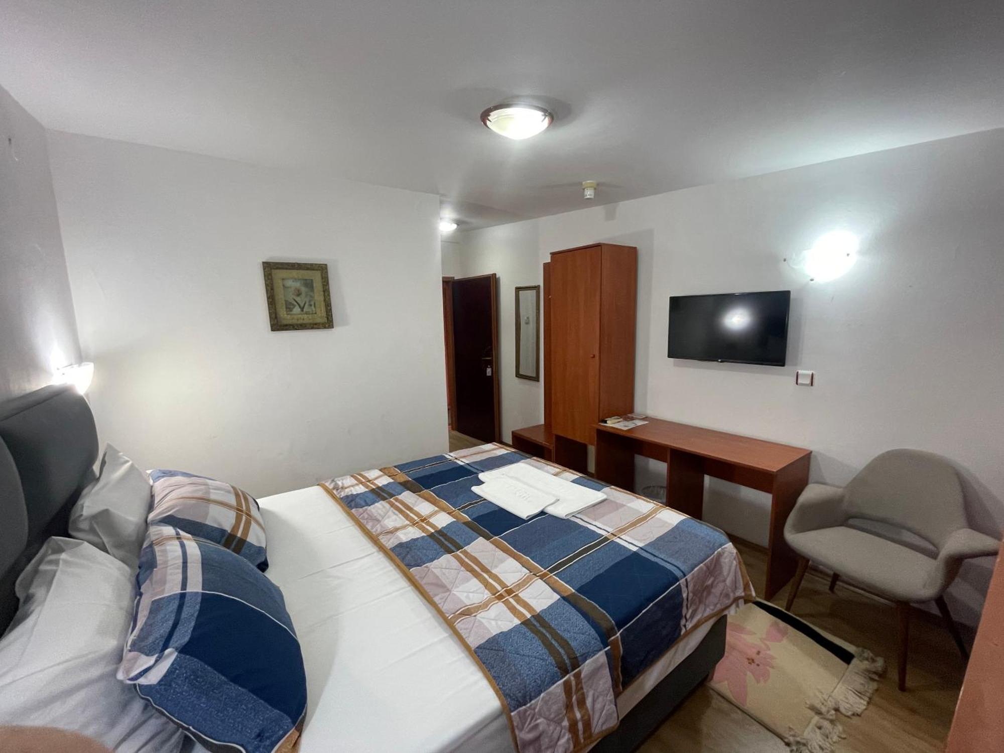 Hotel Square Скопье Экстерьер фото