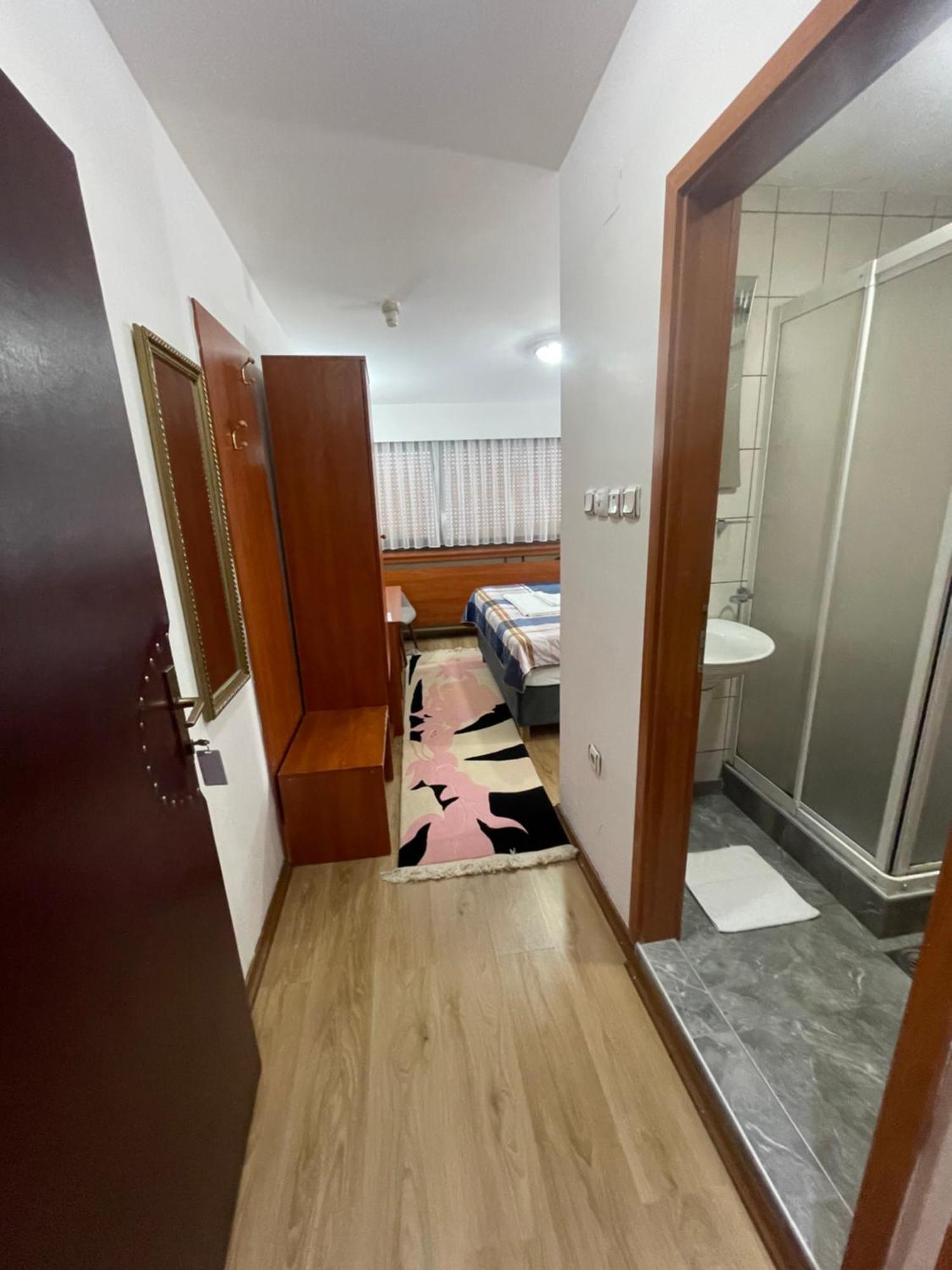 Hotel Square Скопье Экстерьер фото